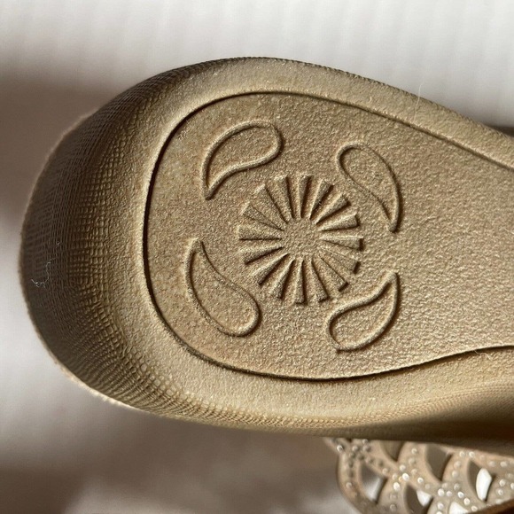 Cliffs By White Mountain Thong Sandals White Embellished with tiny Rhine… - Picture 14 of 14